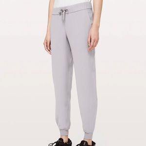 Lululemon on the fly joggers